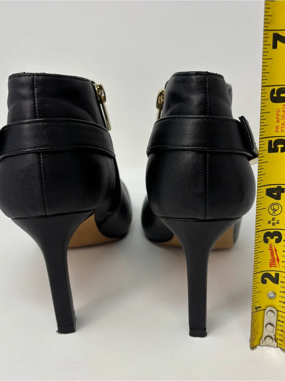 Vince Camuto Lokarie Black Leather Ankle Booties Gold Accent Heel Size 8.5
